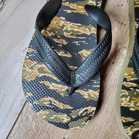 Old Navy Flip Flops Thongs Sandals Size Large 12-13 Black Camouflage Camo NWOT - Picture 3 of 8